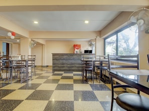 Restaurant - Collection O Aqualura Verem Rd (Nerul)