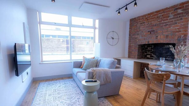 Living area - St Mary's Church Onebedroom Apartment by Sojo Stay (Manchester)