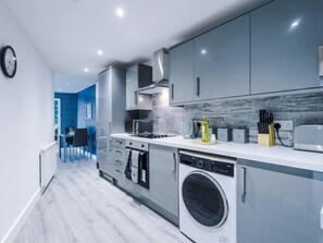 Private kitchen - One-bedroom by Media City UK by Belvilla (Manchester)