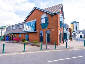 Apartment | Exterior - One-bedroom by Media City UK by Belvilla (Manchester)