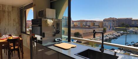 Réfrigérateur, micro-ondes, lave-vaisselle