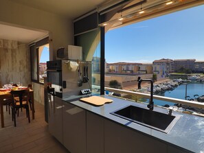 Kjøleskap, mikrobølgeovn og oppvaskmaskin