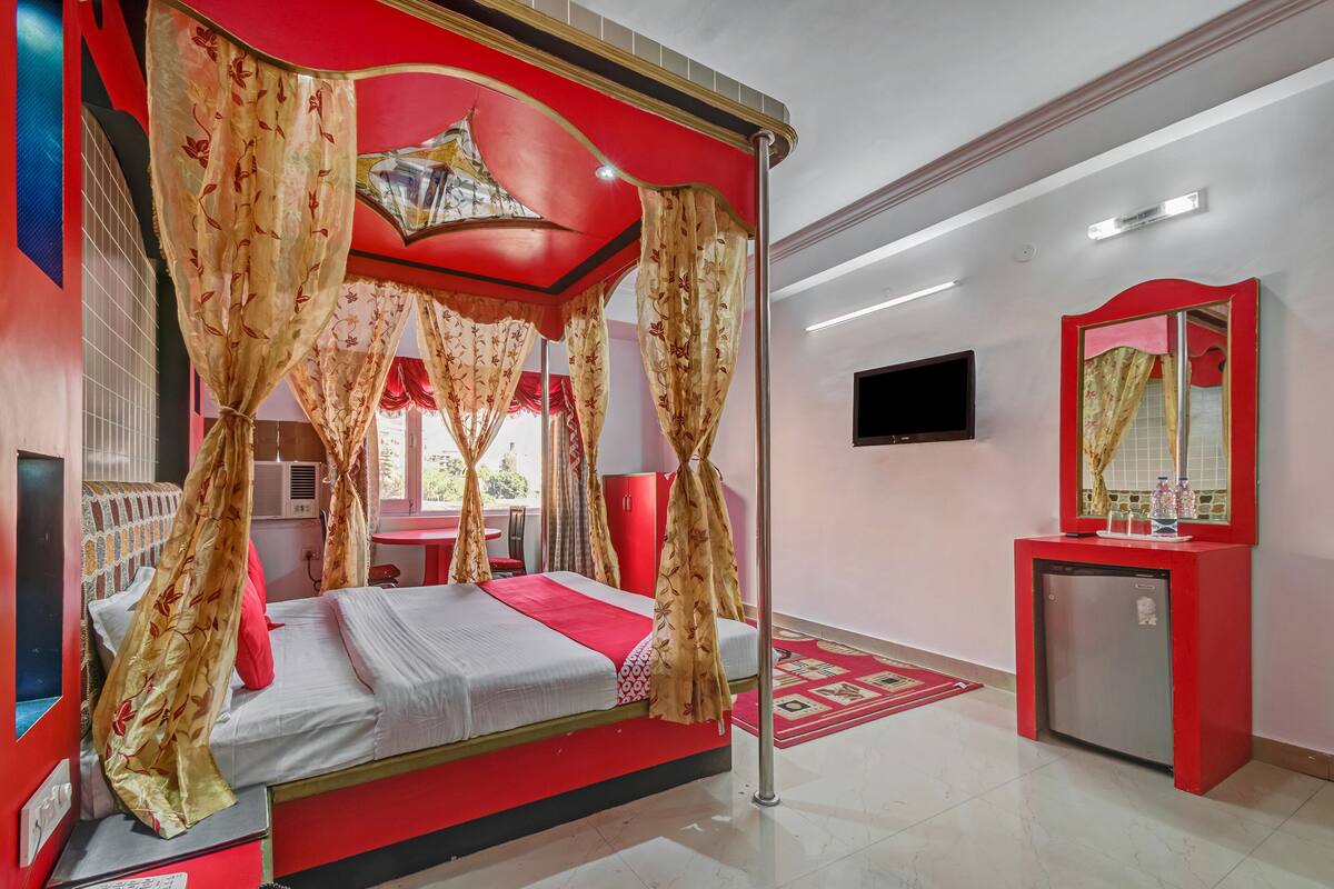 1 bedroom, bed sheets