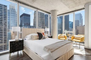 3 bedrooms, iron/ironing board, travel cot, WiFi - High-End 3BR Retreat + Steps to Millennium Park (Chicago)