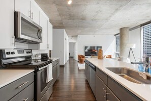 Fridge, microwave, stovetop, dishwasher