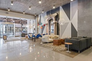 Lobby - High-End 3BR Retreat + Steps to Millennium Park (Chicago)