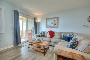 Smart TV - Beautiful 2BR/2BA Oceanfront Condo-Beach Steps Away, Pool, Sleeps 5 (Oak Island)