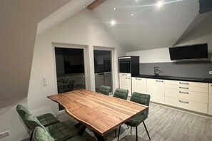 Dining - Ammersee Penthouse: Entspannung und Stil Vereint (Dießen am Ammersee)