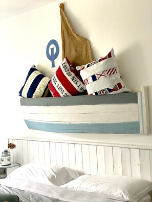 Habitación estándar, varias camas | Edredón y wifi gratis 