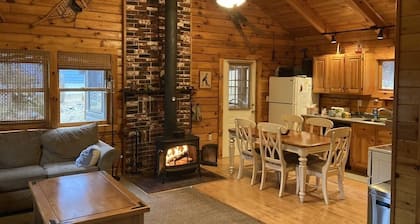 Loon Lake Log Cabin with canoe and kayaks, fire pit, and game room!