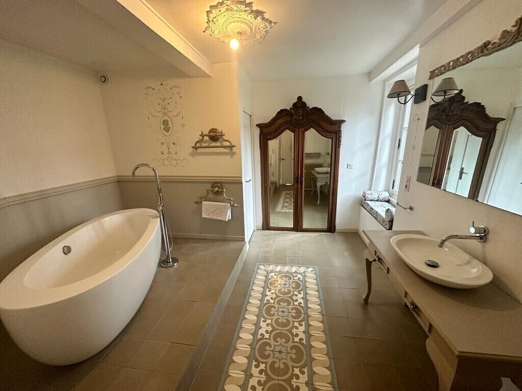 Hair dryer, towels
