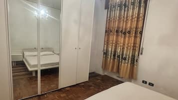 3 habitaciones, tabla de planchar con plancha, wifi y ropa de cama