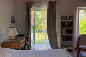 3 habitaciones, tabla de planchar con plancha, wifi y ropa de cama 