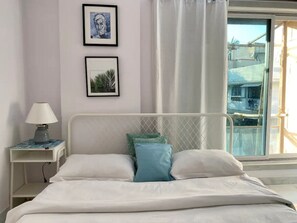 1 sovrum, skrivbord, strykjärn/strykbräda och wi-fi