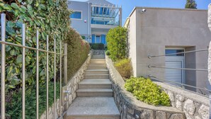 Property grounds - RR Losinj Harbour View Apartment (Mali Losinj)