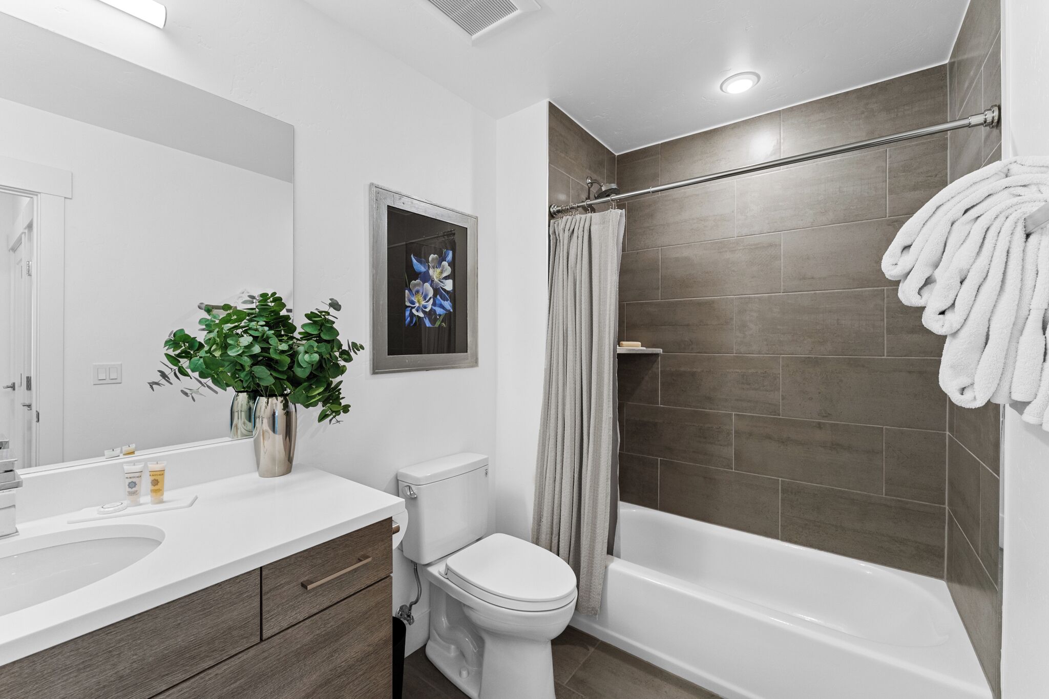 Towels, soap, shampoo, toilet paper