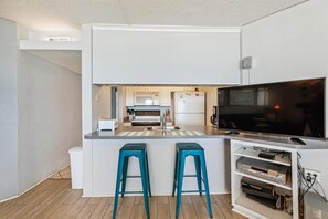 Microwave, dishwasher, coffee/tea maker, toaster