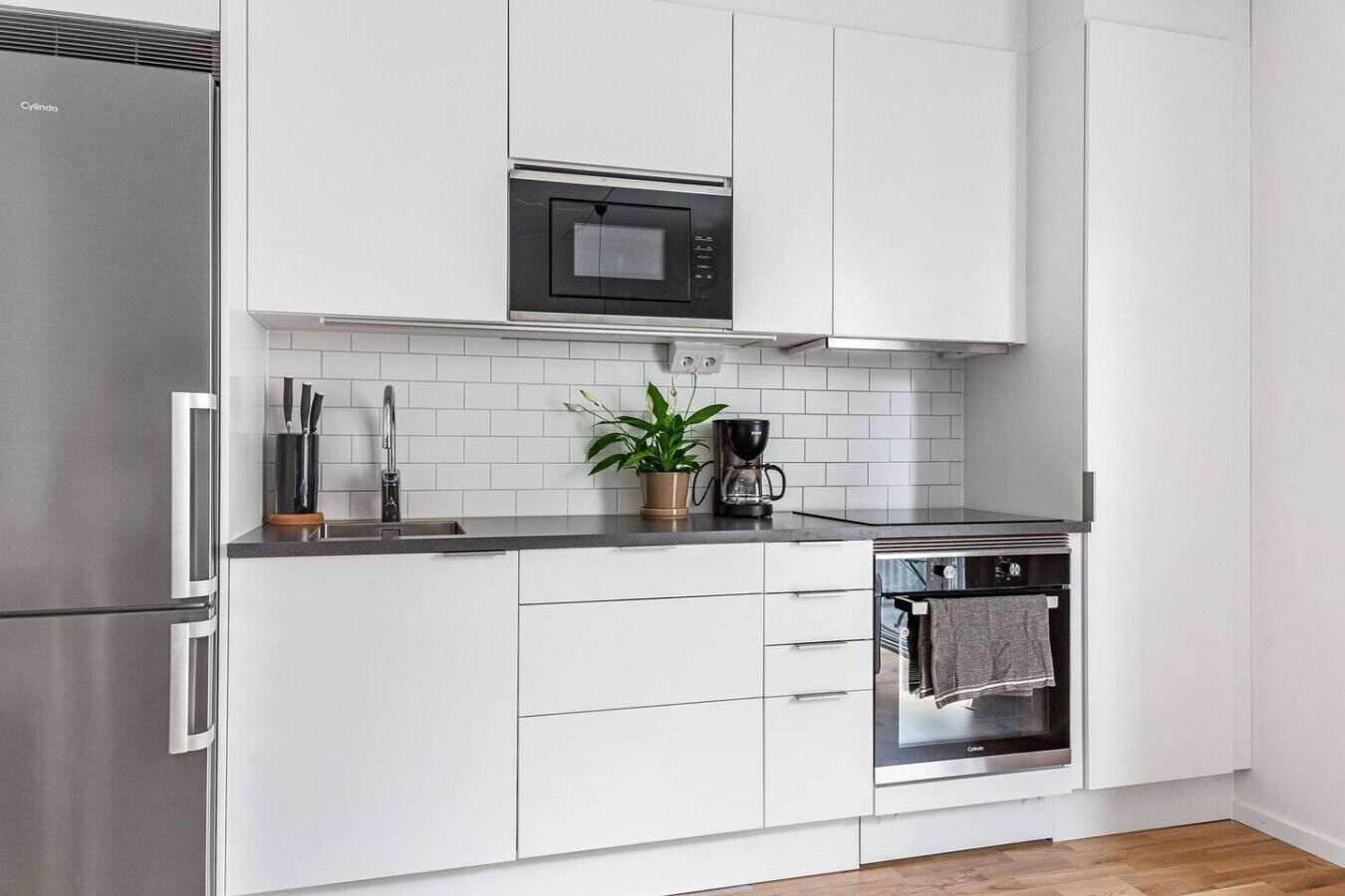 ثلاجة، فرن، غسالة أطباق