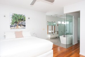 3 bedrooms, desk, iron/ironing board, WiFi