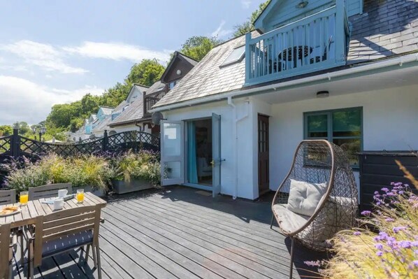 House | Property grounds - 2 Bedrooms, Overlooking Little Petherick Creek (Wadebridge)