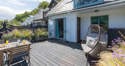 2 Bedrooms, Overlooking Little Petherick Creek