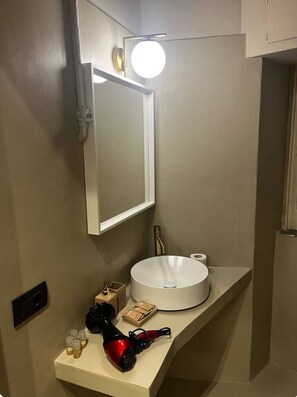 Dusche, Haartrockner, Bidet, Handtücher