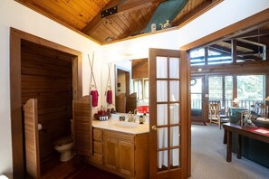 Dutxa, assecador de cabells i tovalloles 