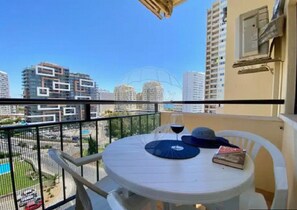 Outdoor dining - Spacious apartment in Amarilis Praia da Rocha (Portimão)