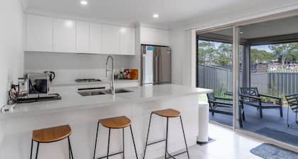 Shell Cove Escape - well appointed home in great location