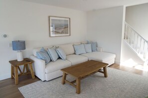 Smart TV - Southshore Lakehouse on Gun Lake -Like New Home on Goldcoast of Gun Lake (Shelbyville)