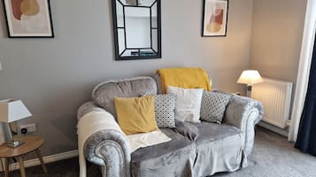 Apartment | Living area | TV