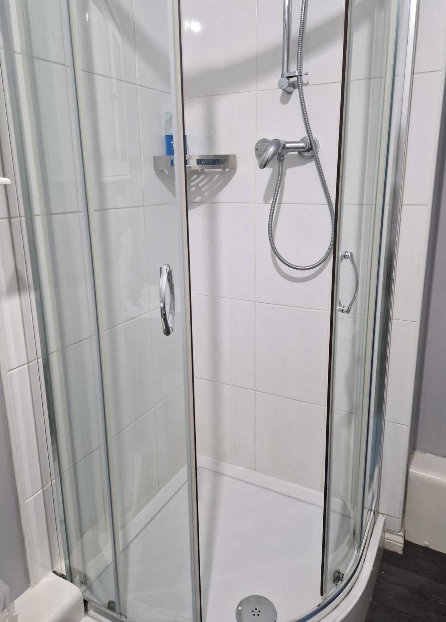 Apartment | Bathroom | Combined shower/bathtub, deep-soaking bathtub, free toiletries