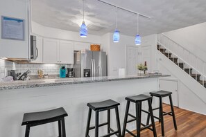 電子レンジ、オーブン、コンロ、食器洗い機