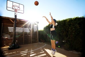 Sports court - Magnifique Villa avec Piscine/Jacuzzi tout confort (Nans-les-Pins)
