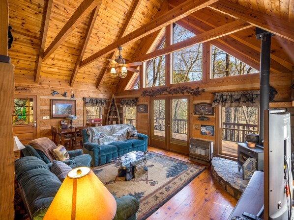 TV, peis, fotballspill og bordtennis