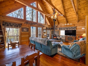 TV, peis, fotballspill og bordtennis