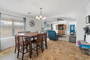 TV, books, offices - Vacation Victory, charming group getaway w/ a furnished porch & lots of space in a prime location! (Galveston)