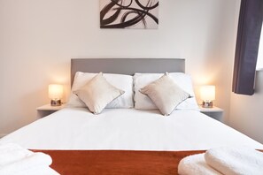 House | 3 bedrooms, desk, iron/ironing board, free WiFi