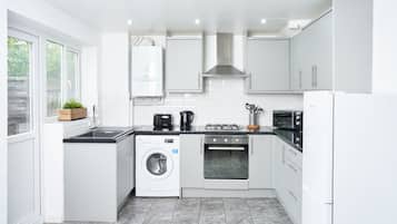 House | Private kitchen | Fridge, microwave, oven, stovetop