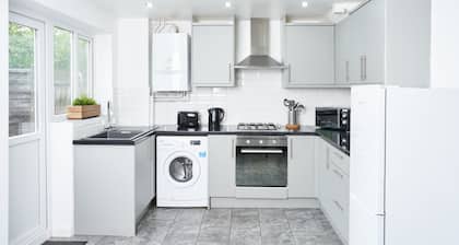 Stunning 3-bed House in Central Milton Keynes