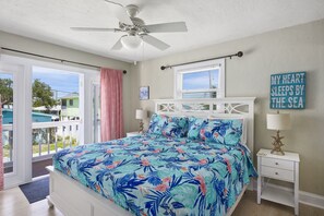 3 bedrooms, iron/ironing board, internet, bed sheets - ☀️Private Pool-Pet Friendly-Short Walk to Beach-Montishello on Jefferson☀️ (Fort Myers Beach)
