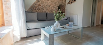Avgoustinos House - Stone Arch
