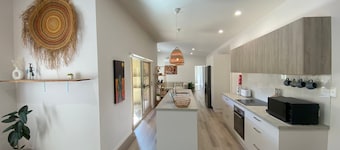 Charming Beach Getaway -Tucked away in Valla beach is the charming home that has a unique private ba