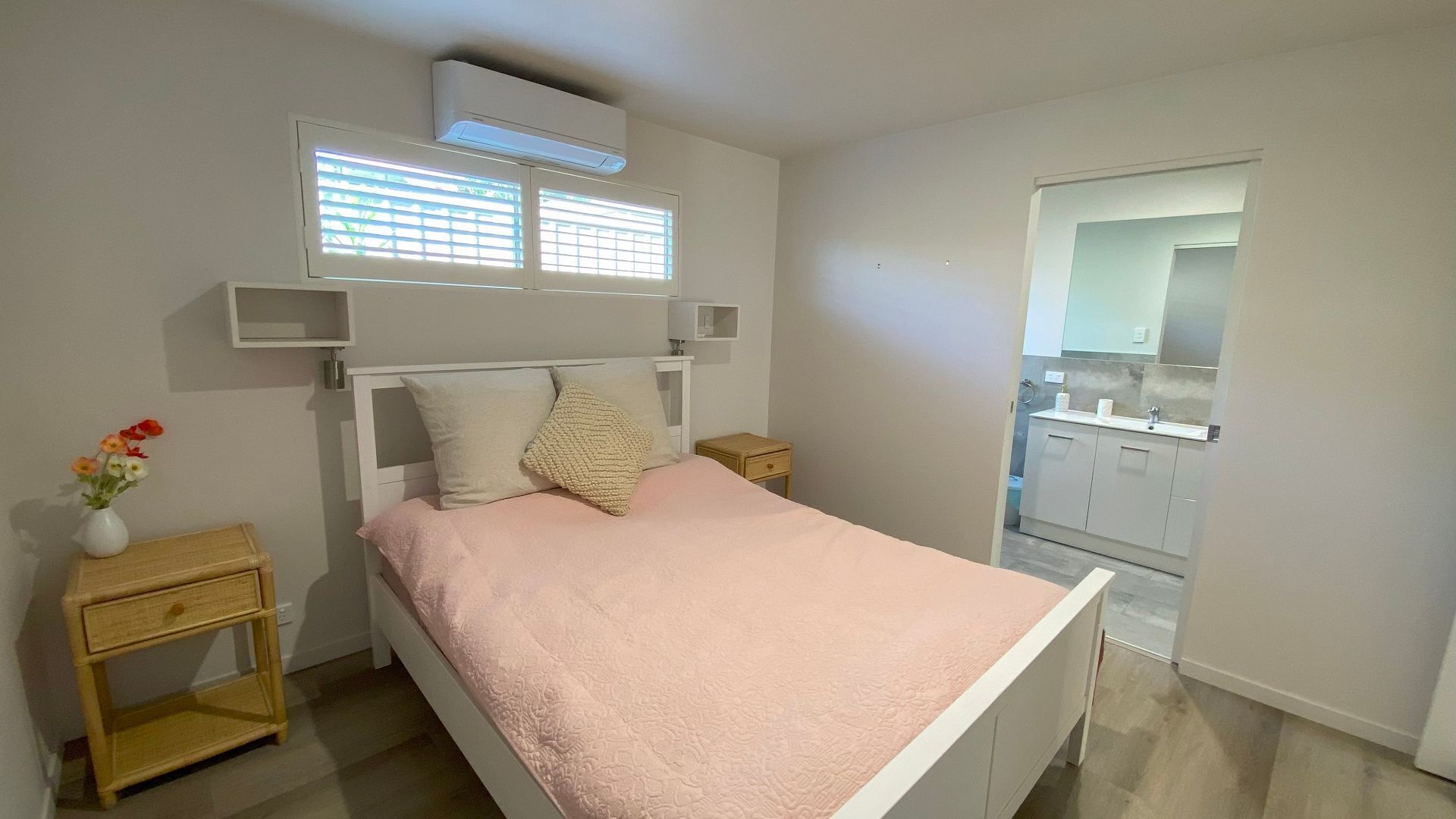 3 bedrooms, bed sheets