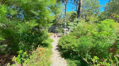 Charming Beach Getaway -Tucked away in Valla beach is the charming home that has a unique private ba