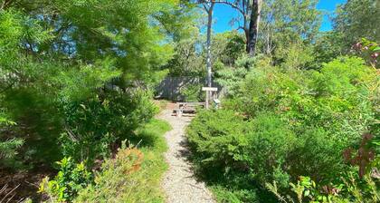 Charming Beach Getaway -Tucked away in Valla beach is the charming home that has a unique private ba