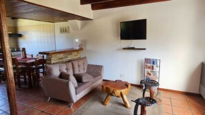 Living area - COMPLEJO RAICES PATAGONICAS CABAÑA SUPERIOR (Dina Huapi)
