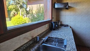 Micro-ondes, four, plaque de cuisson