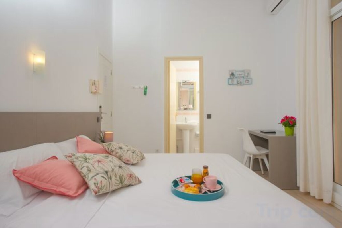 Desk, laptop workspace, free WiFi, bed sheets