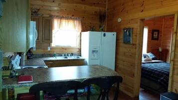 1 bedroom, desk, WiFi, bed sheets